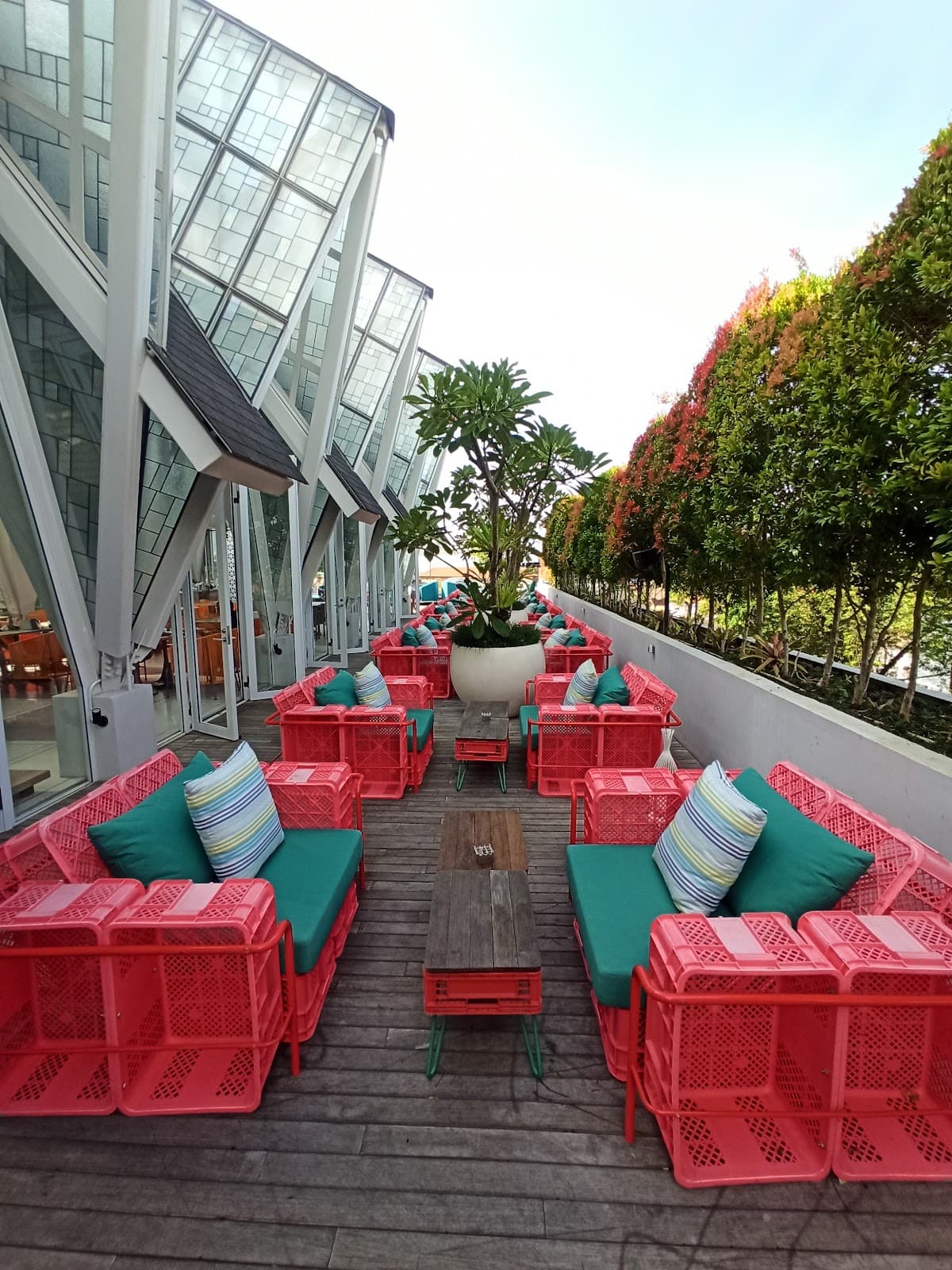 KAHUNA Rooftop Pool & Restaurant