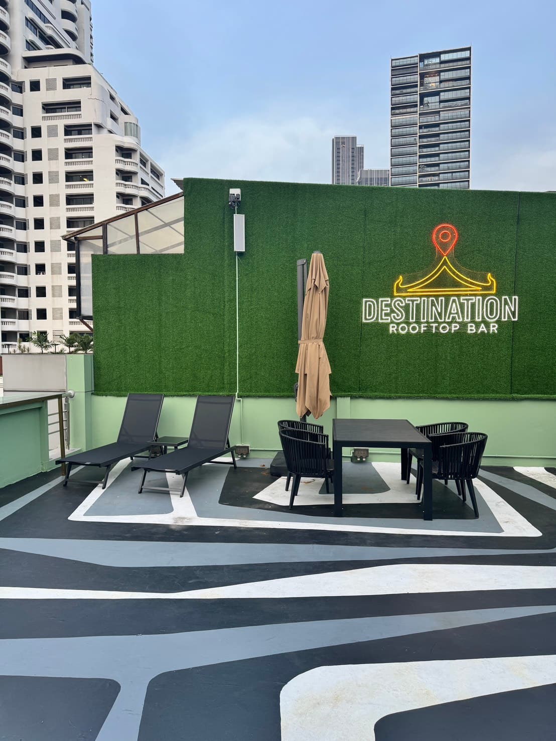Destination RoofTop Bar