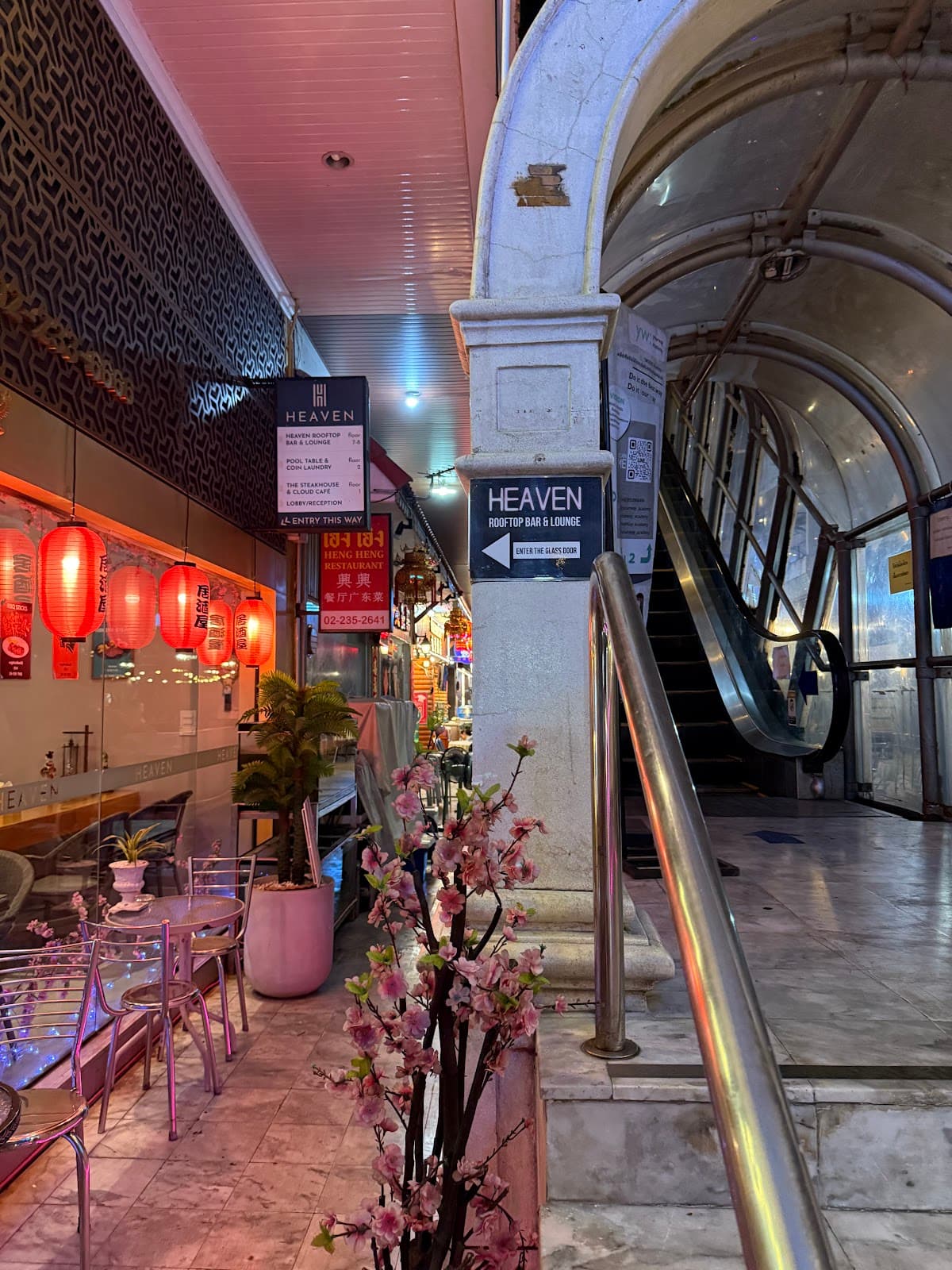 Heaven Rooftop Bar & Lounge