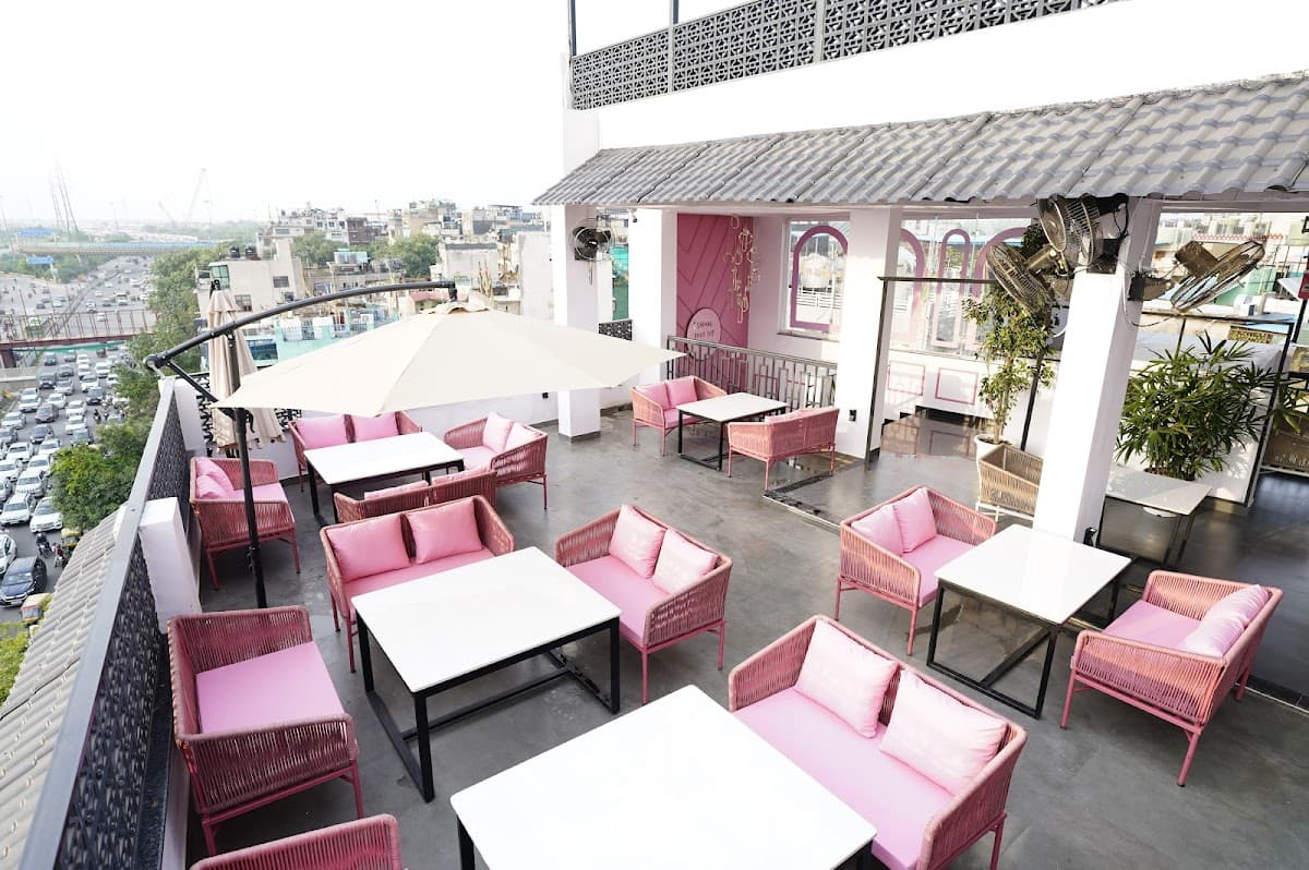 Rooftop restaurant and cafe