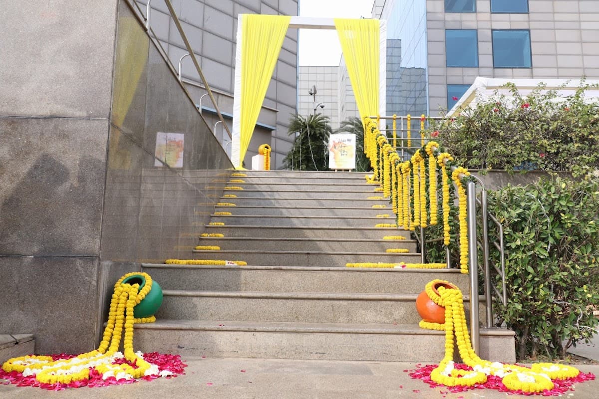 Skydeck Lounge - The Leela Ambience