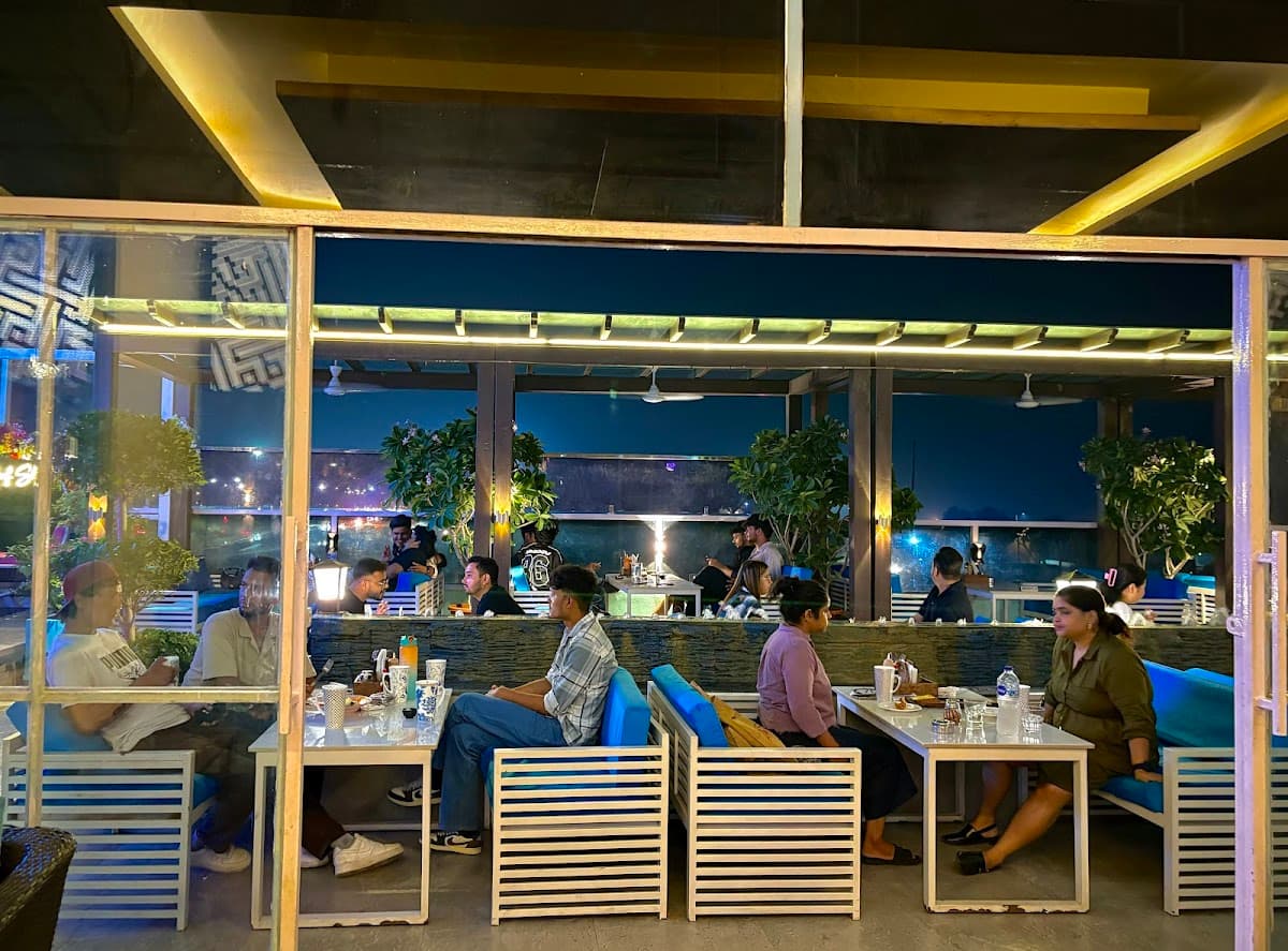 THE ROOF SKY RESTAURANT & CAFE