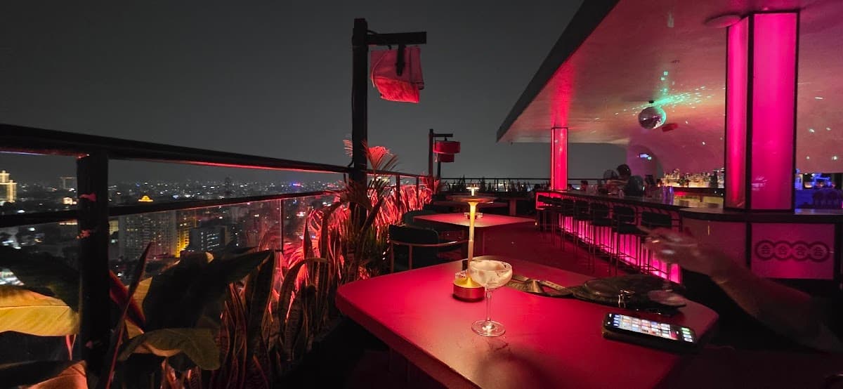 HỢP 合 Skybar