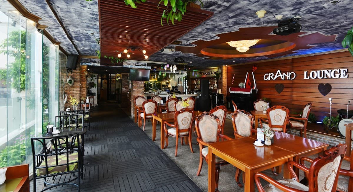 Rooftop GRAND Lounge