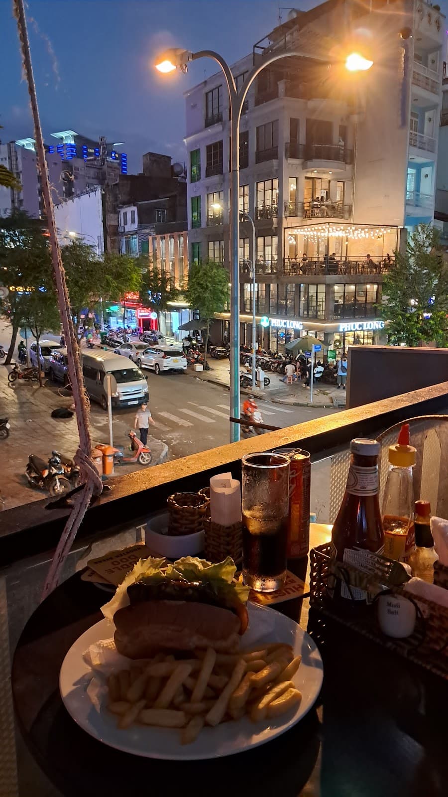 Saigon Roof Bar - girly area