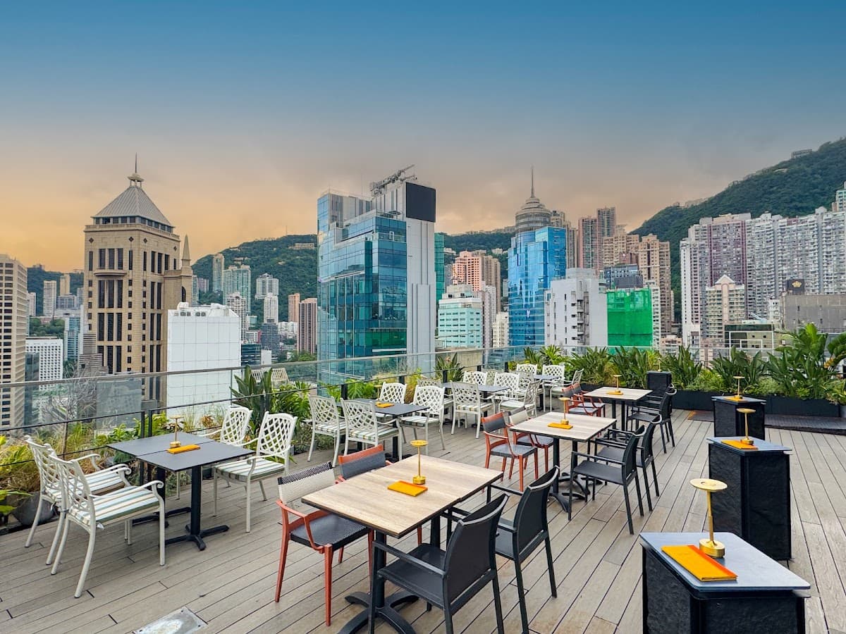 OMAROO Grill & Rooftop Bar