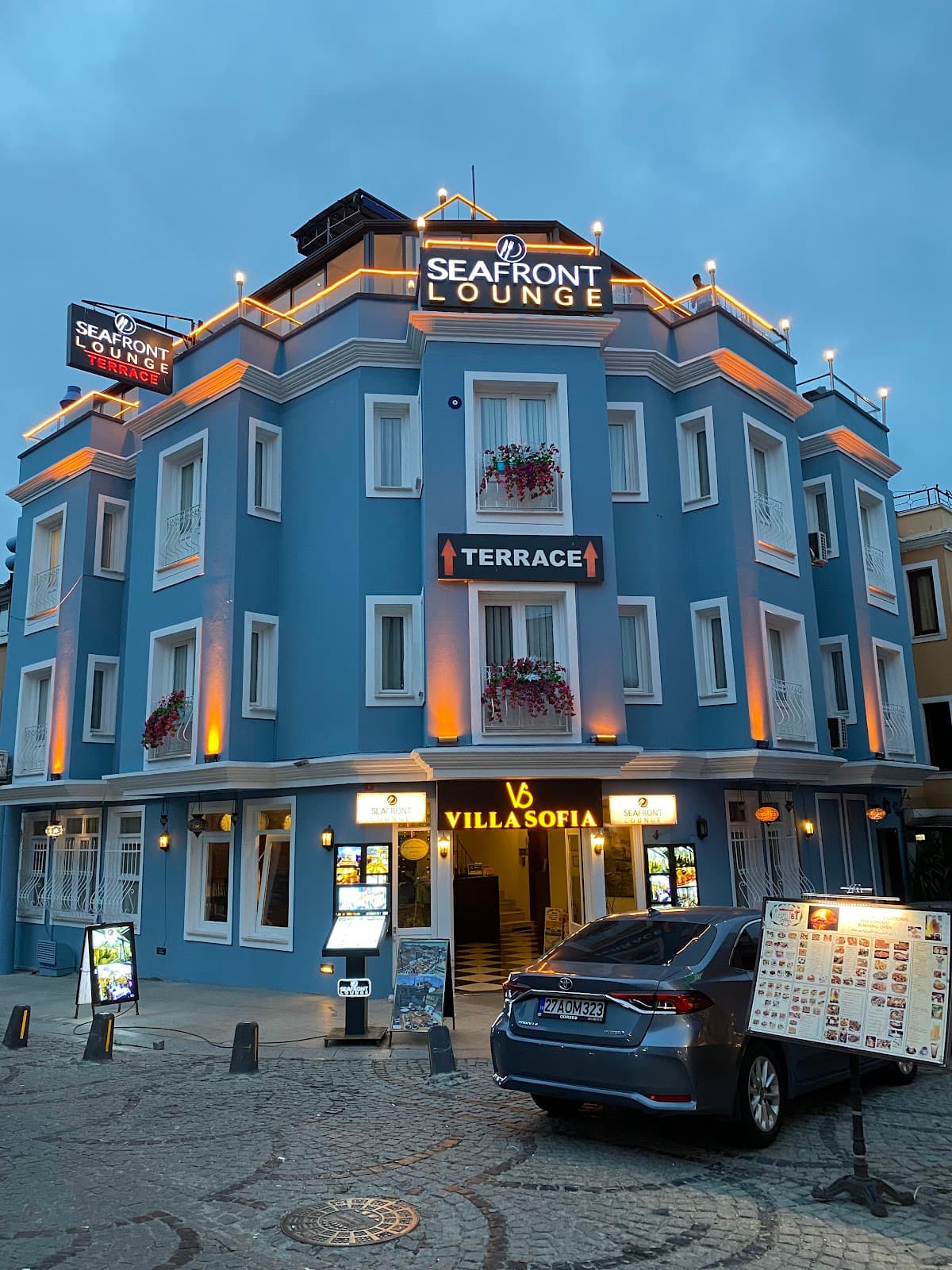 Seafront Lounge Rooftop Restaurant