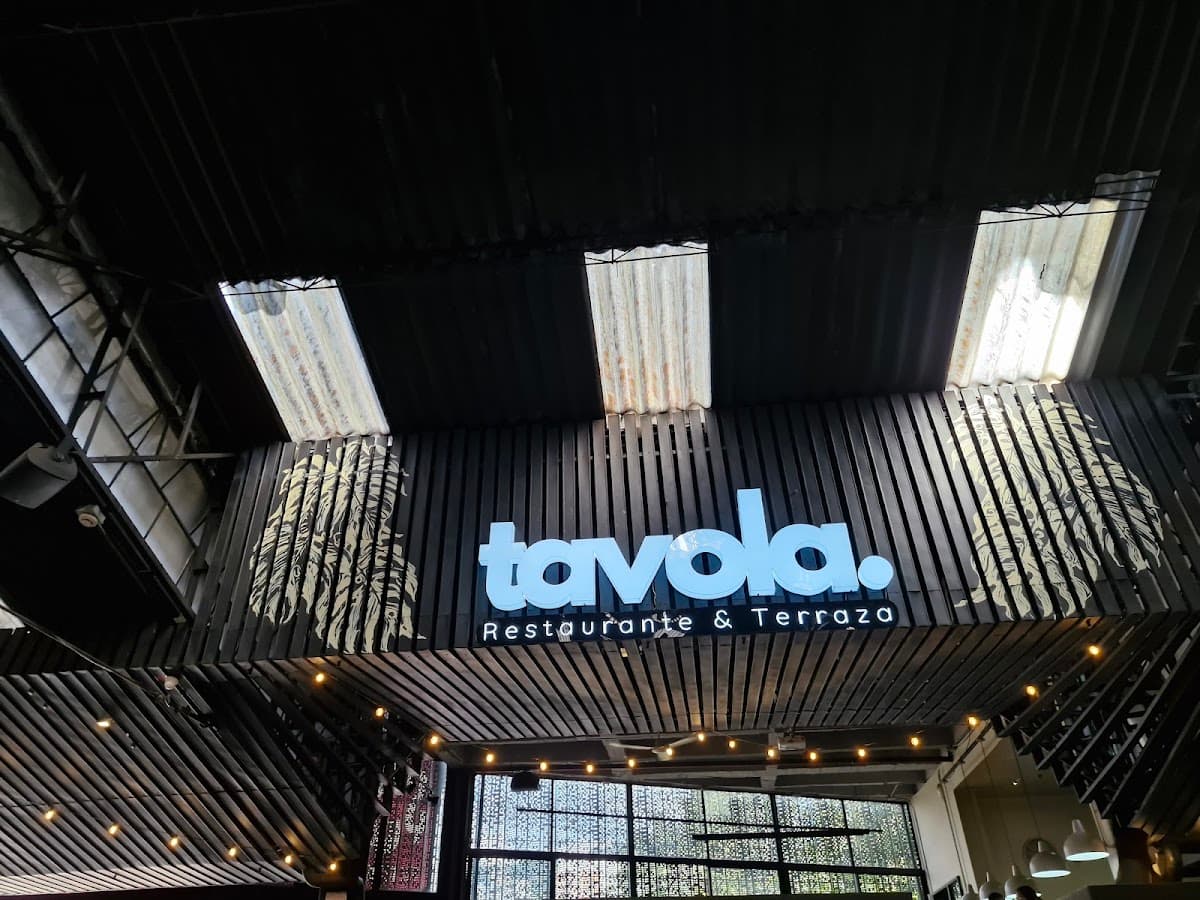 Tavola Sports Bar & Rooftop