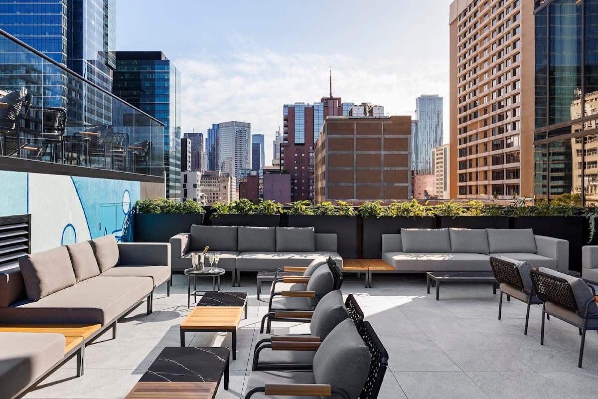 LE SPLASH Rooftop Pool Bar