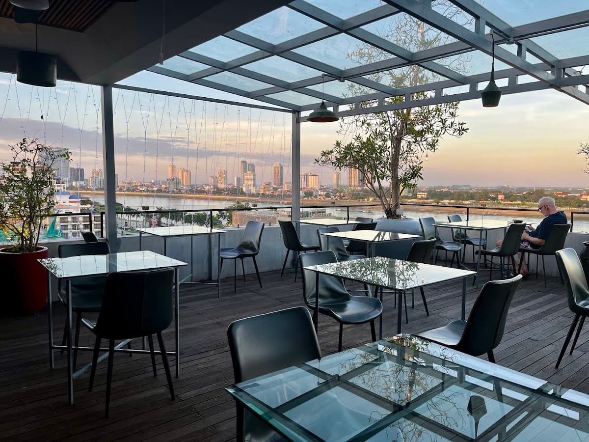 Frangipani Royal Skybar