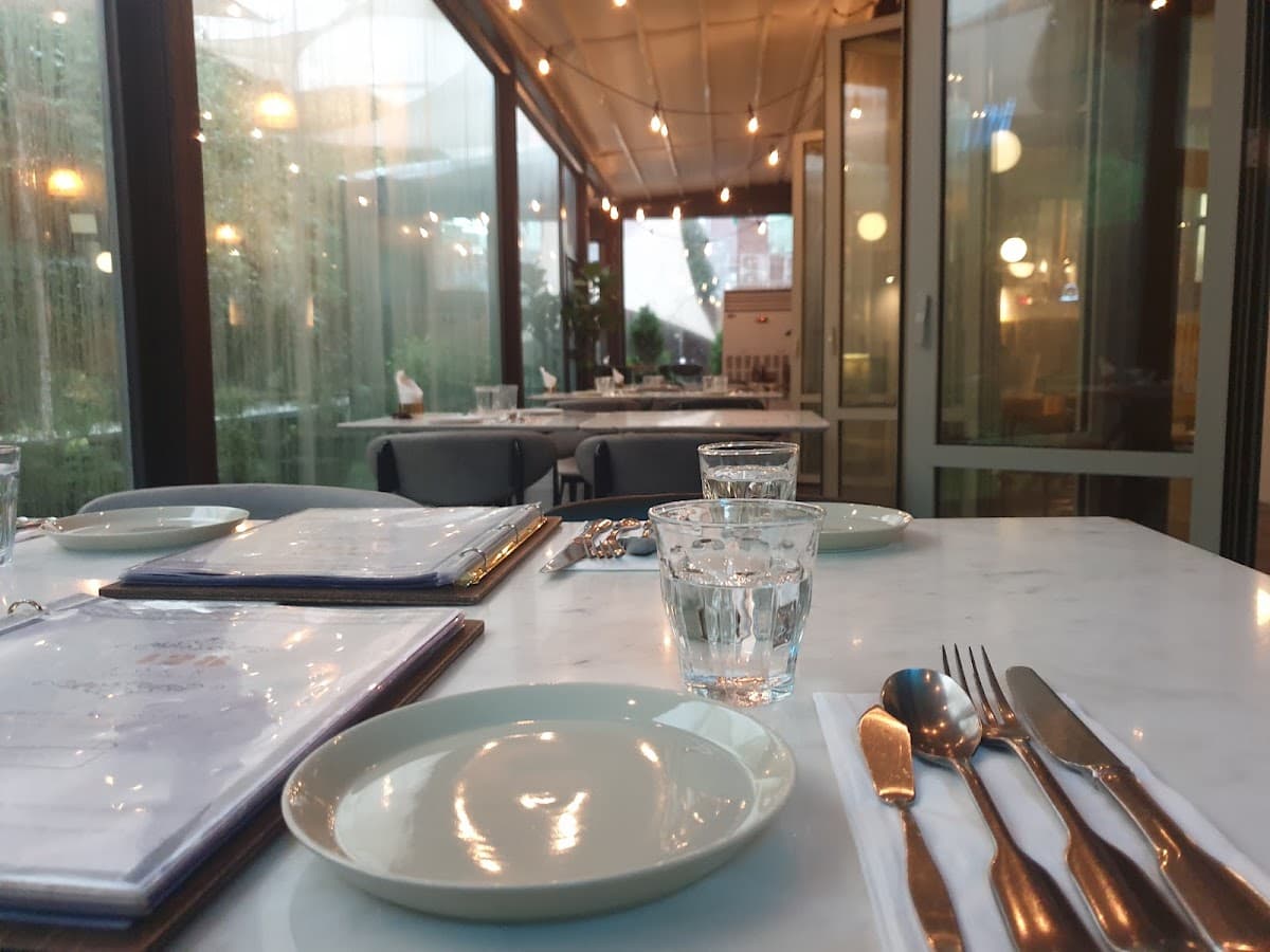 428 Restaurant & Rooftop Bar